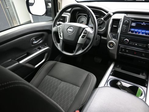 Used 2019 Nissan Titan SV w/ SV Convenience Package image 23