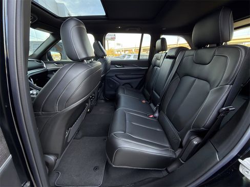 New 2025 Jeep Grand Cherokee Limited image 21