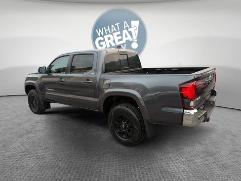 Used 2021 Toyota Tacoma SR5 AWD/4WD image 6
