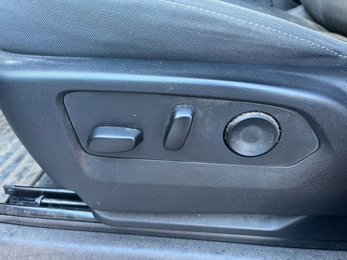 Used 2024 Chevrolet Silverado 2500 LT w/ Convenience Package image 11