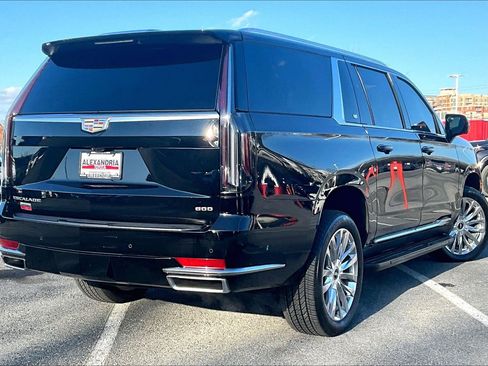 Used 2024 Cadillac Escalade ESV Premium Luxury image 12