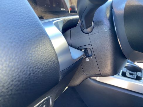 Used 2025 Mercedes-Benz GLB 250 4MATIC image 16