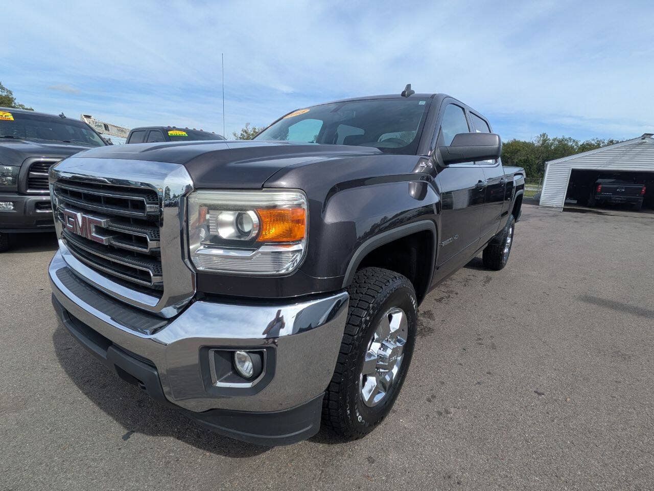 Used 2015 GMC Sierra 2500 SLE w/ SLE Preferred Package AWD/4WD image 3