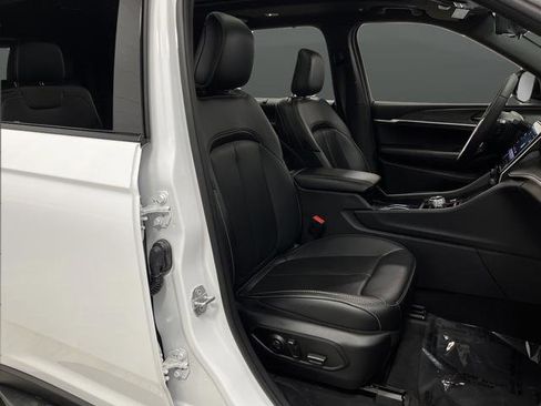 Used 2025 Jeep Grand Cherokee L Limited w/ Luxury Tech Group II image 31