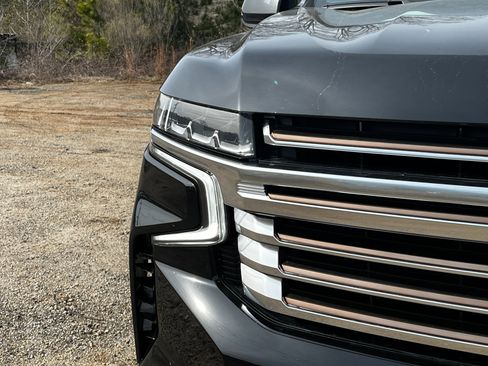 Used 2023 Chevrolet Suburban High Country image 17