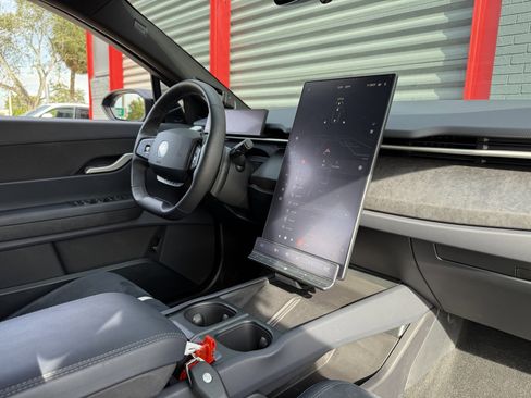 Used 2023 Fisker Ocean Extreme image 16