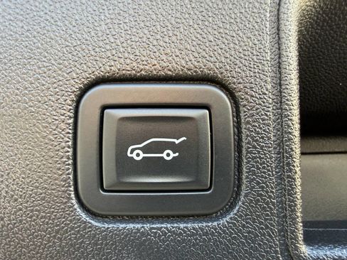 Used 2023 GMC Terrain SLT w/ Tech Package image 16