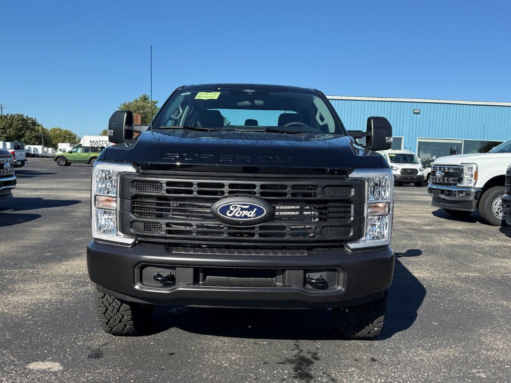 New 2027 Ford F350 XL w/ XL Off-Road 35" Tire Pakckage AWD/4WD image 2