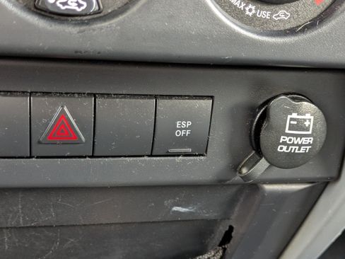 Used 2009 Jeep Wrangler Unlimited Sahara AWD/4WD image 23