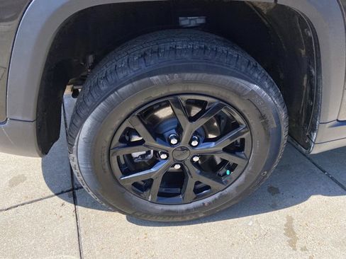 Used 2025 Jeep Grand Cherokee Altitude AWD/4WD image 31