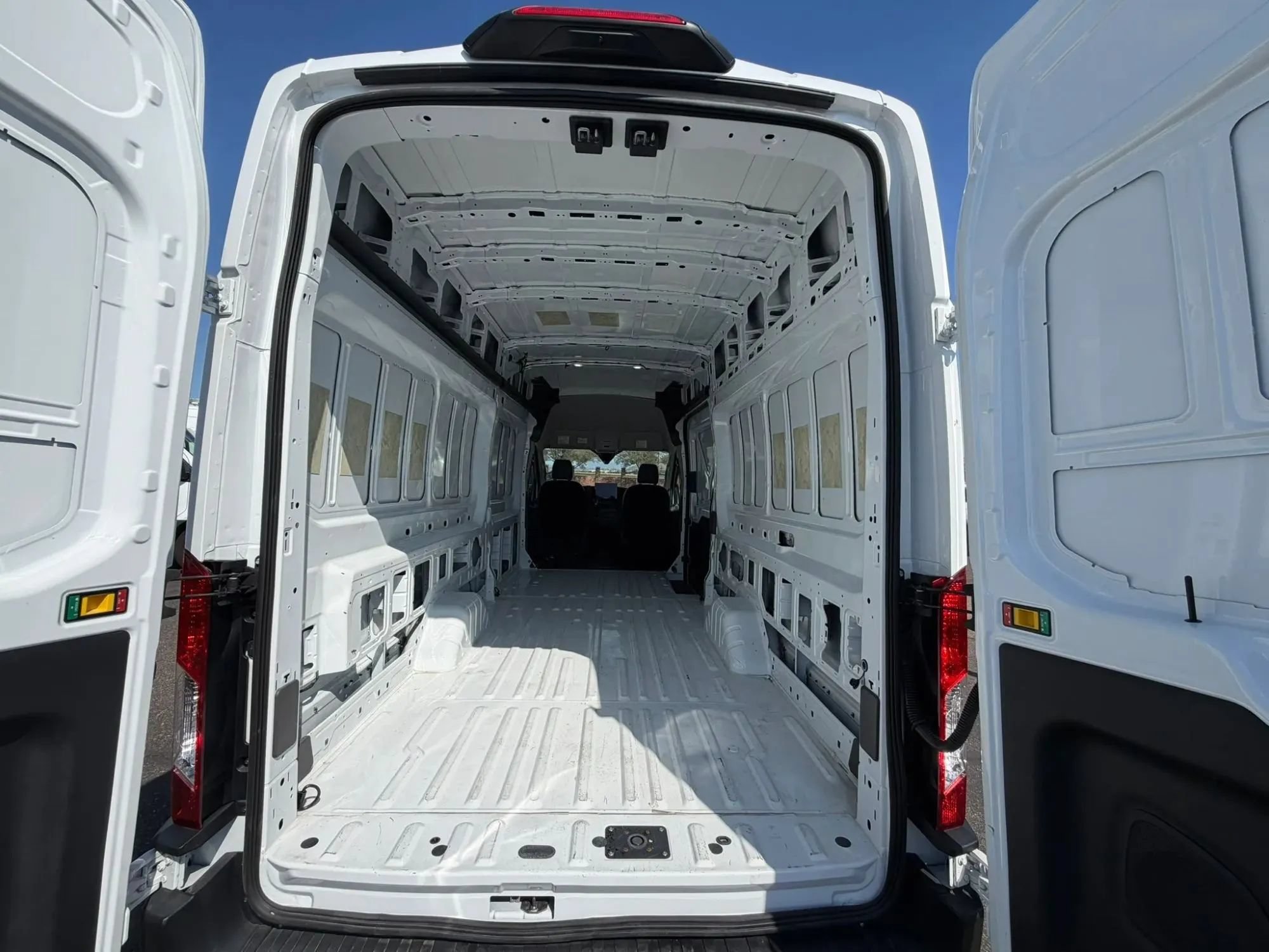 Used 2026 Ford Transit 250 148 High Roof Extended RWD image 12
