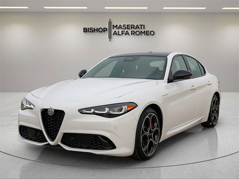 New 2026 Alfa Romeo Giulia Base image 3
