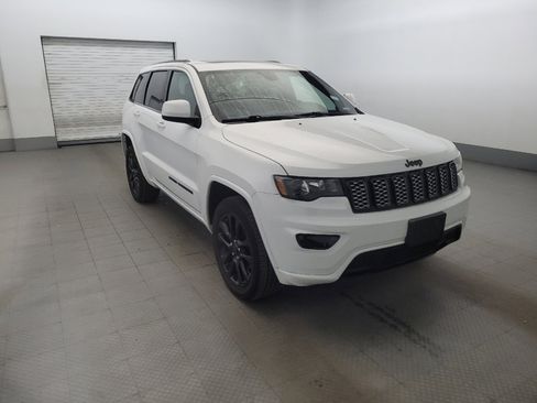Used 2019 Jeep Grand Cherokee Altitude image 13