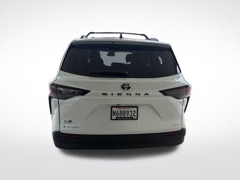 Used 2026 Toyota Sienna XLE AWD/4WD image 5