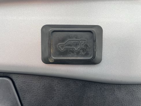 Used 2019 Toyota RAV4 Limited image 38