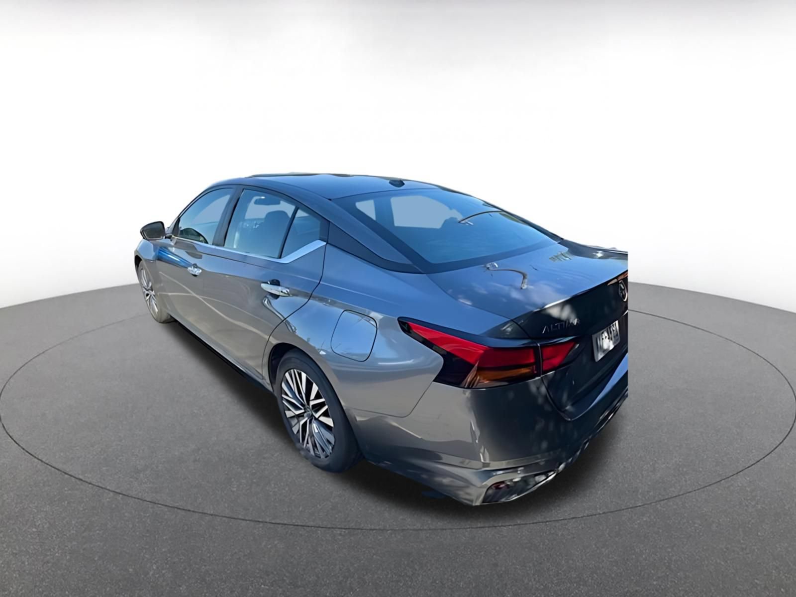 Used 2025 Nissan Altima 2.5 SV FWD image 6