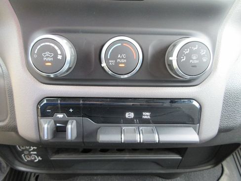 Used 2024 RAM 2500 Big Horn AWD/4WD image 31