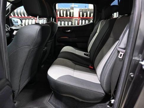 Used 2022 Toyota Tacoma TRD Off-Road image 12