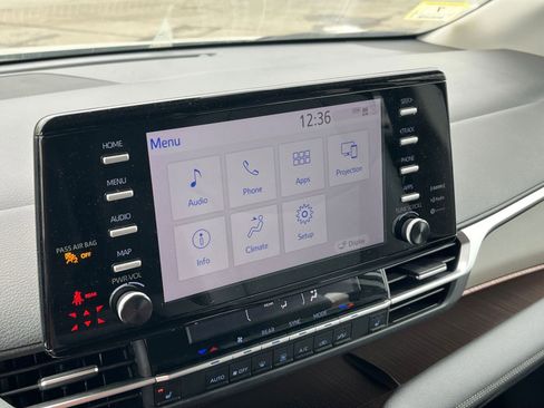 Used 2024 Toyota Sienna XLE image 20