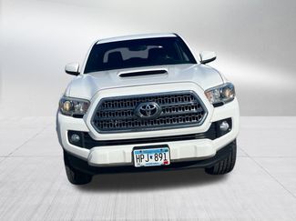 Used 2017 Toyota Tacoma TRD Sport w/ Tow Package (A/T) video 2