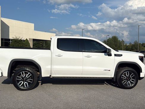 Used 2023 GMC Sierra 1500 AT4 w/ AT4 Premium Package AWD/4WD image 8