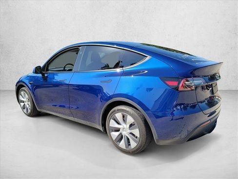 Used 2024 Tesla Model Y 2WD image 7