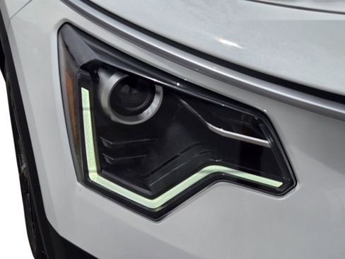 New 2026 Kia Niro LX FWD image 4