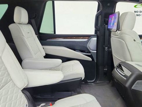 Used 2026 Cadillac Escalade Platinum Sport AWD/4WD image 24