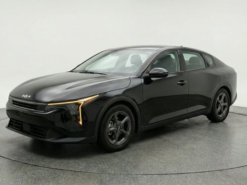 Used 2025 Kia K4 FWD image 3