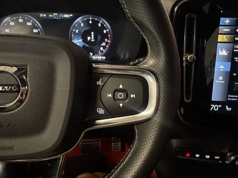 Used 2021 Volvo XC40 T5 R-Design image 27