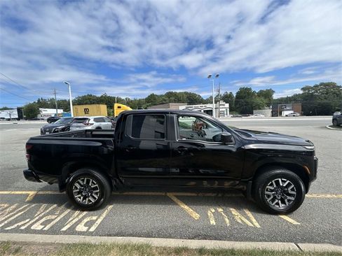 Certified 2024 Nissan Frontier SL image 9