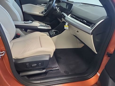 Used 2024 BMW X1 xDrive28i AWD/4WD image 3