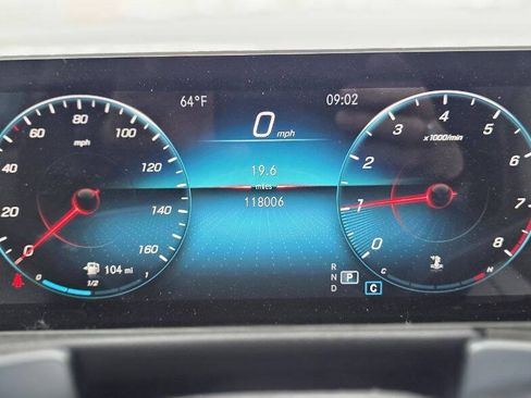Used 2020 Mercedes-Benz GLB 250 w/ Premium Package image 13