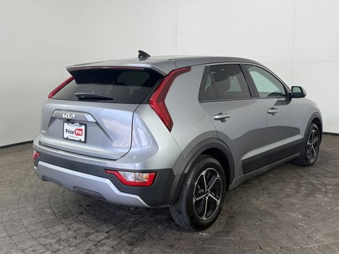 Used 2025 Kia Niro LX FWD image 9