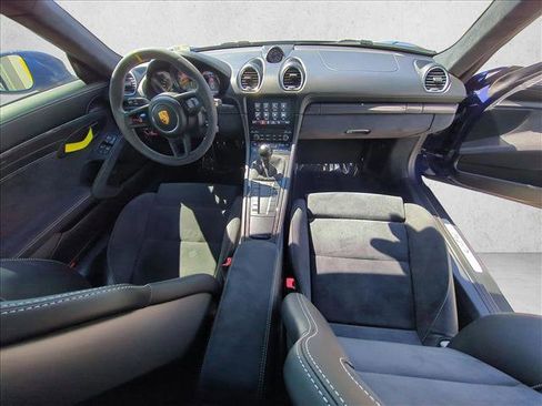 Used 2020 Porsche 718 Cayman GT4 RWD image 17