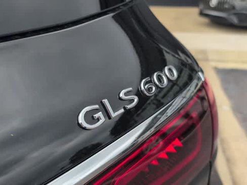 Used 2023 Mercedes-Benz Maybach GLS 600 4MATIC image 11