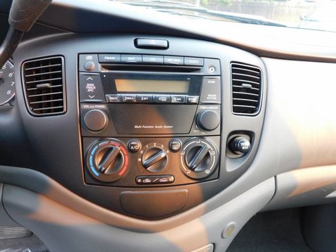 Used 2004 MAZDA MPV LX FWD image 12