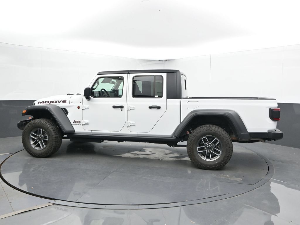 Used 2026 Jeep Gladiator Mojave AWD/4WD image 9
