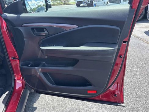Certified 2025 Honda Ridgeline Sport image 6
