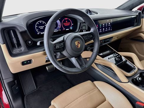 Certified 2025 Porsche Cayenne GTS AWD/4WD image 4