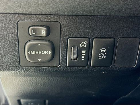 Used 2015 Toyota RAV4 LE FWD image 18