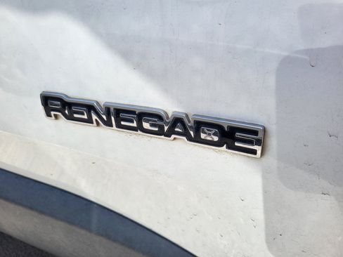 Used 2019 Jeep Renegade Latitude w/ Cold Weather Group AWD/4WD image 17