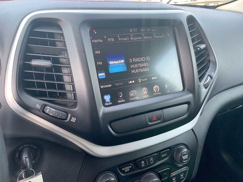 Used 2017 Jeep Cherokee Trailhawk w/ Cold Weather Group image 13