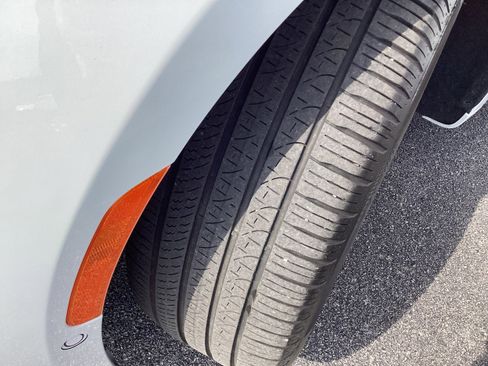 Used 2025 Chrysler Pacifica Pinnacle w/ Trailer Tow Group FWD image 10