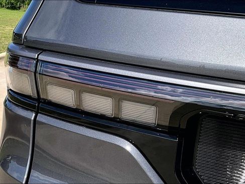 New 2026 Jeep Grand Wagoneer L Limited w/ Premium Group II AWD/4WD image 13