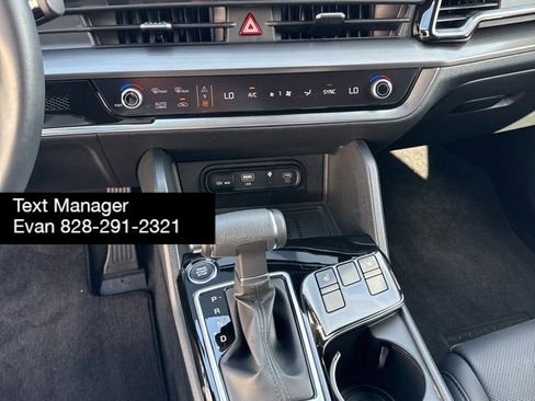 Used 2024 Kia Sportage EX image 20