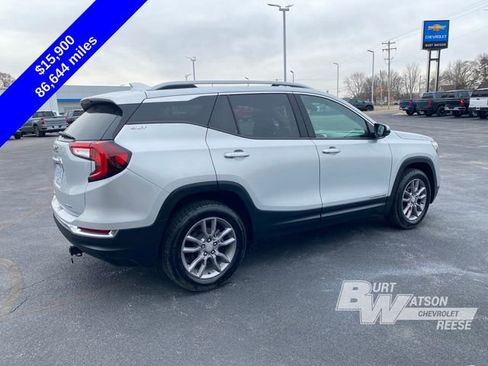 Used 2022 GMC Terrain SLT w/ LPO, Floor Liner Package image 6
