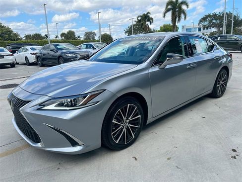Certified 2024 Lexus ES 350 w/ Premium Package image 3