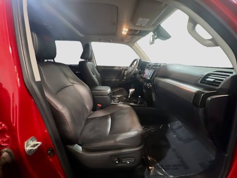 Used 2022 Toyota 4Runner TRD Off-Road Premium w/ Moonroof Package AWD/4WD image 22