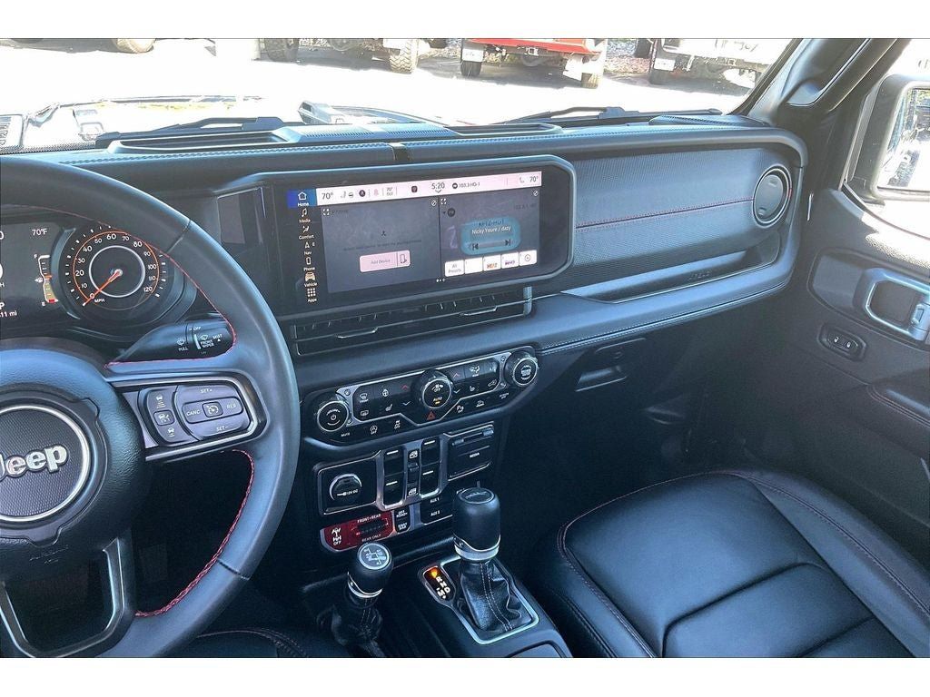 Used 2024 Jeep Gladiator Rubicon AWD/4WD image 7